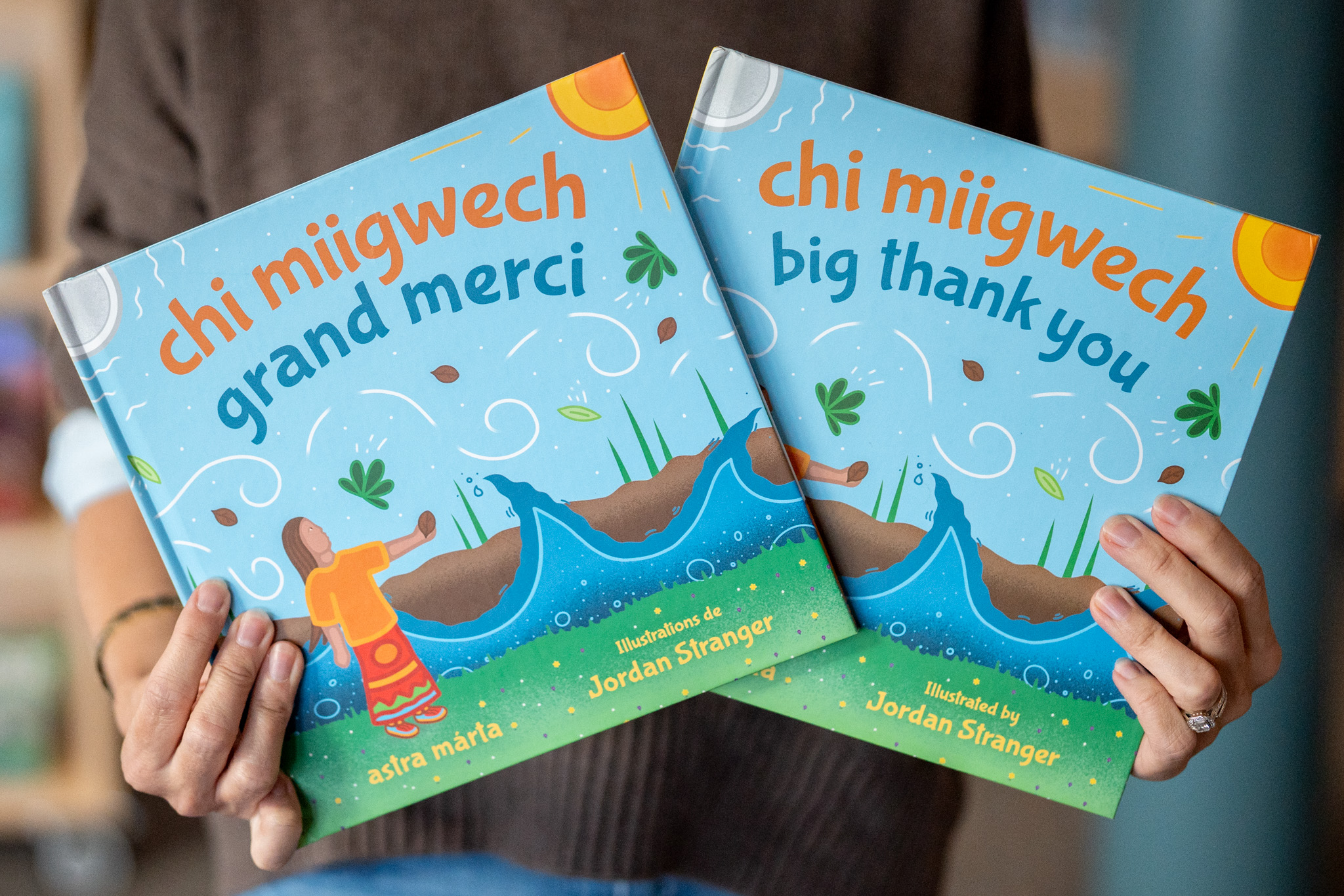 "Chi Miigwech, Big Thank You" and "Chi Miigwech, Grand Merci" by Astra Márta.