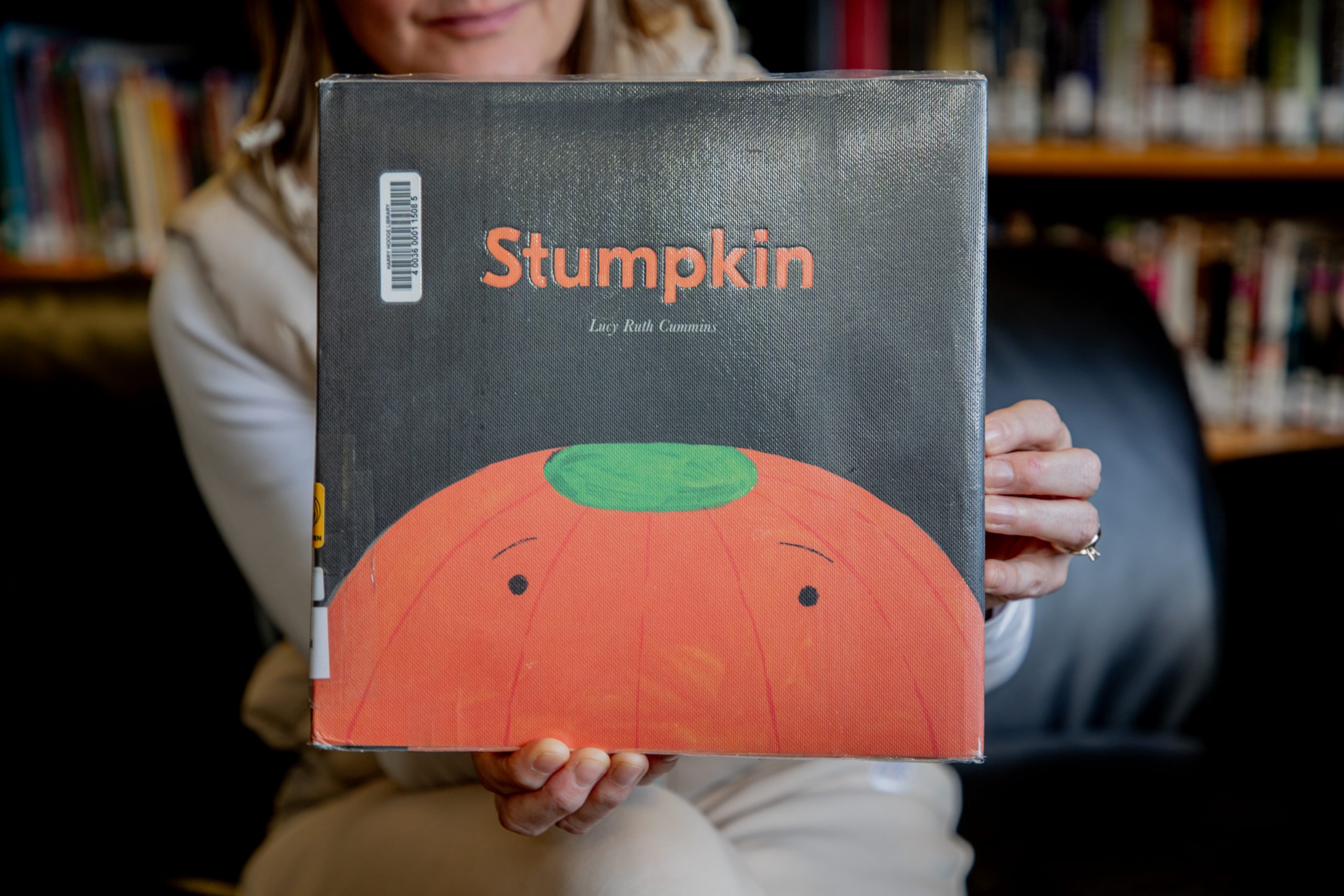 The cover of "Stumpkin" by Lucy Ruth Cummins.